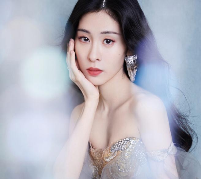 张碧晨和华晨宇分手了吗(那英和张碧晨四人合唱的歌) 张碧晨和华晨宇分手了吗(那英和张碧晨四人合唱的歌)