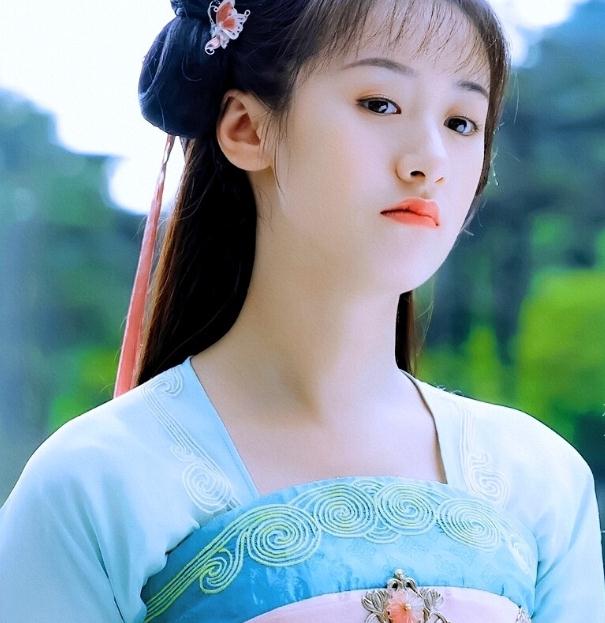 袁冰妍比张予曦好看(袁冰妍出道前) 袁冰妍比张予曦好看(袁冰妍出道前)