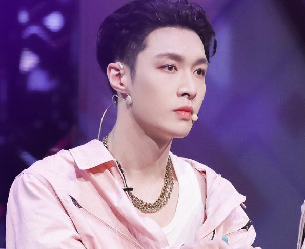 粉丝叫张艺兴什么名字,张艺兴哪个学校毕业的 粉丝叫张艺兴什么名字,张艺兴哪个学校毕业的