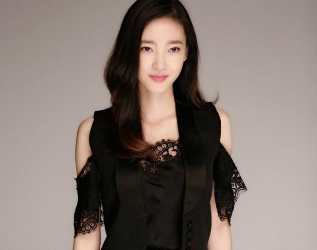 王丽坤前男朋友是谁(王丽坤为什么改年龄) 王丽坤前男朋友是谁(王丽坤为什么改年龄)